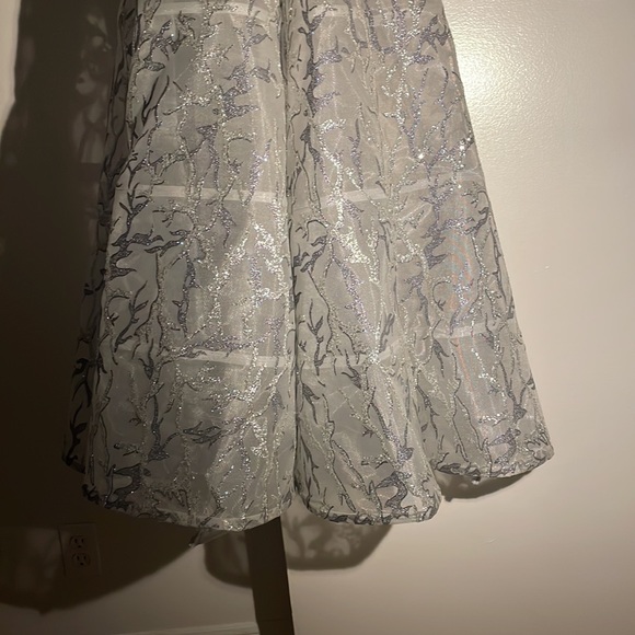 Wedding dress - Picture 2 of 5